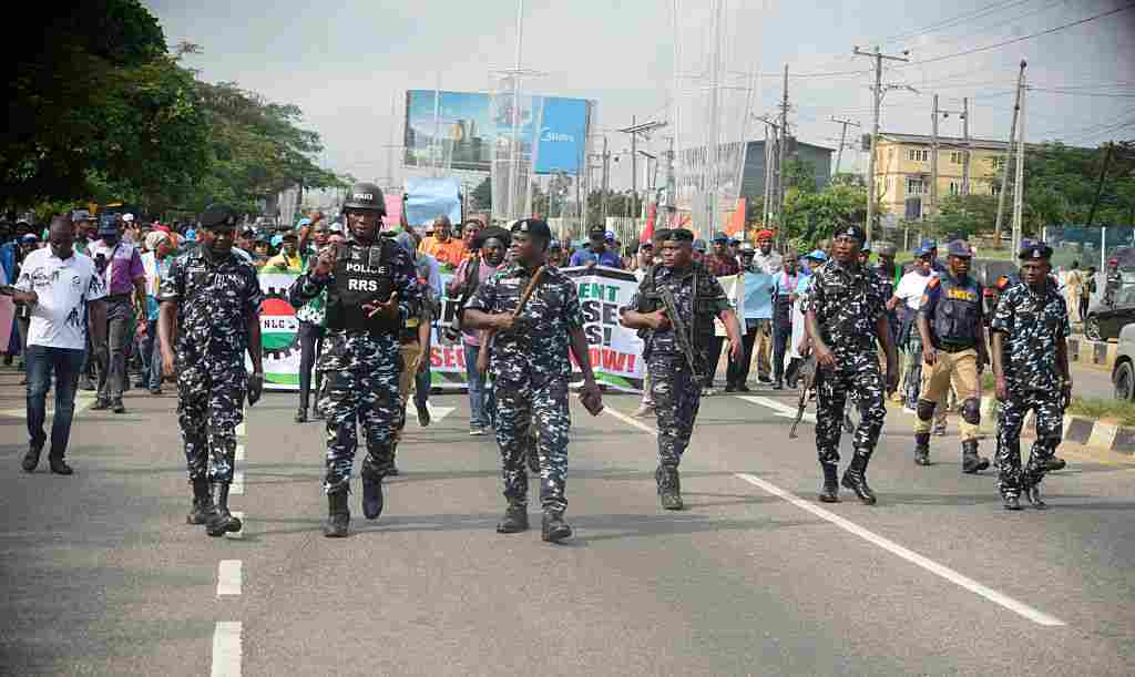  கிராமத்தினர் மீது கண் மூடித்தனமாக துப்பாக்கிச்சூடு- 162  பேர் பலியான சோகம்
