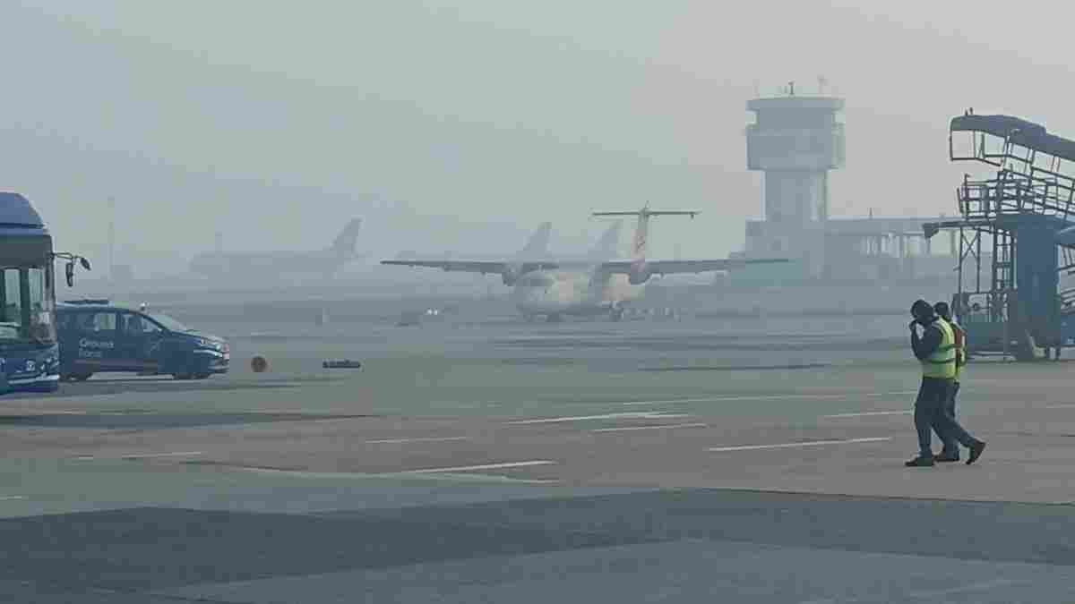 வட இந்தியாவில் அடர் பனியால் விமானங்கள் ரத்து-  ரயில் சேவை கடும் பாதிப்பு!