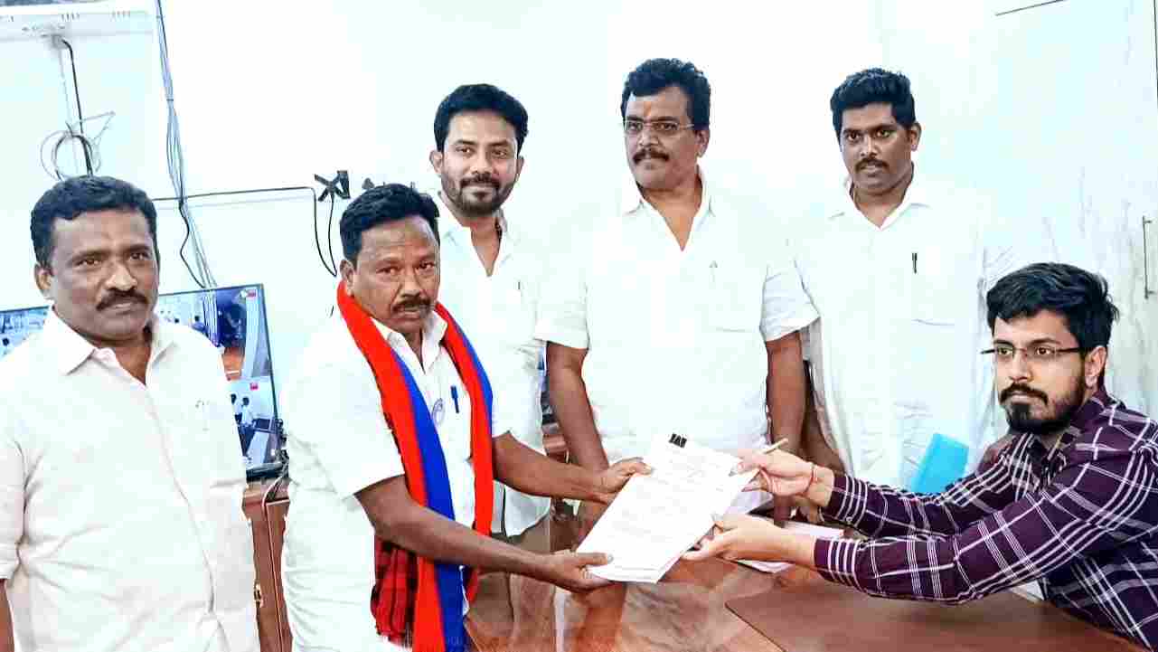 பெரியகுளம் தொகுதி விசிக வேட்பாளர் மனுதாக்கல் 