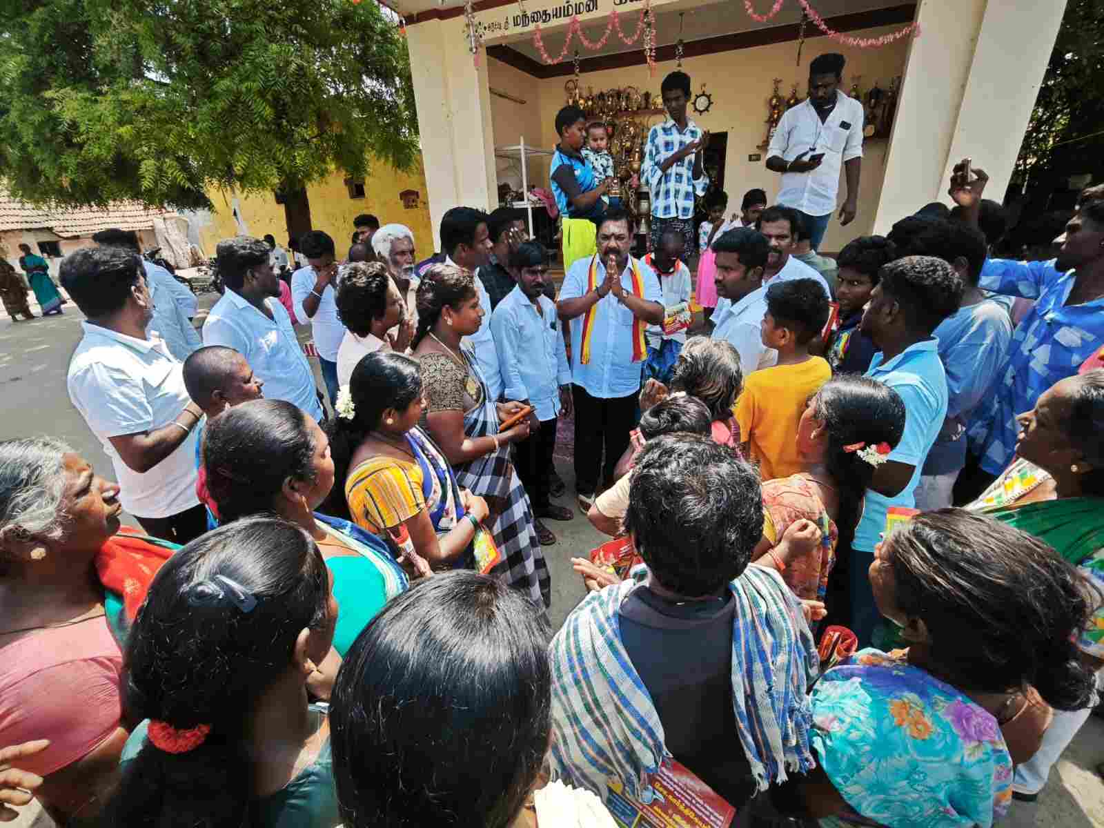 ஒருமுறை வாய்ப்பு தாருங்கள்தமிழகத்தில் தலையெழுத்தை மாற்றி காட்டுவோம்.