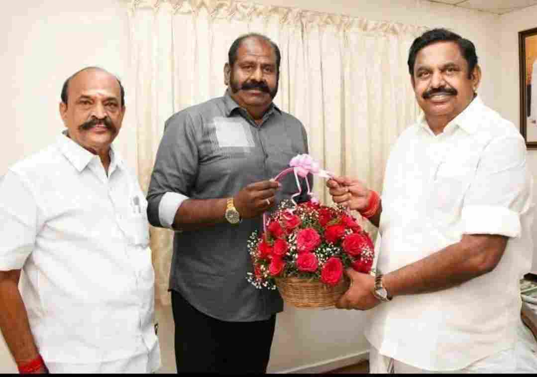 அதிமுகவில் இணைந்தார் தேமுதிக செய்தி தொடர்பாளர்