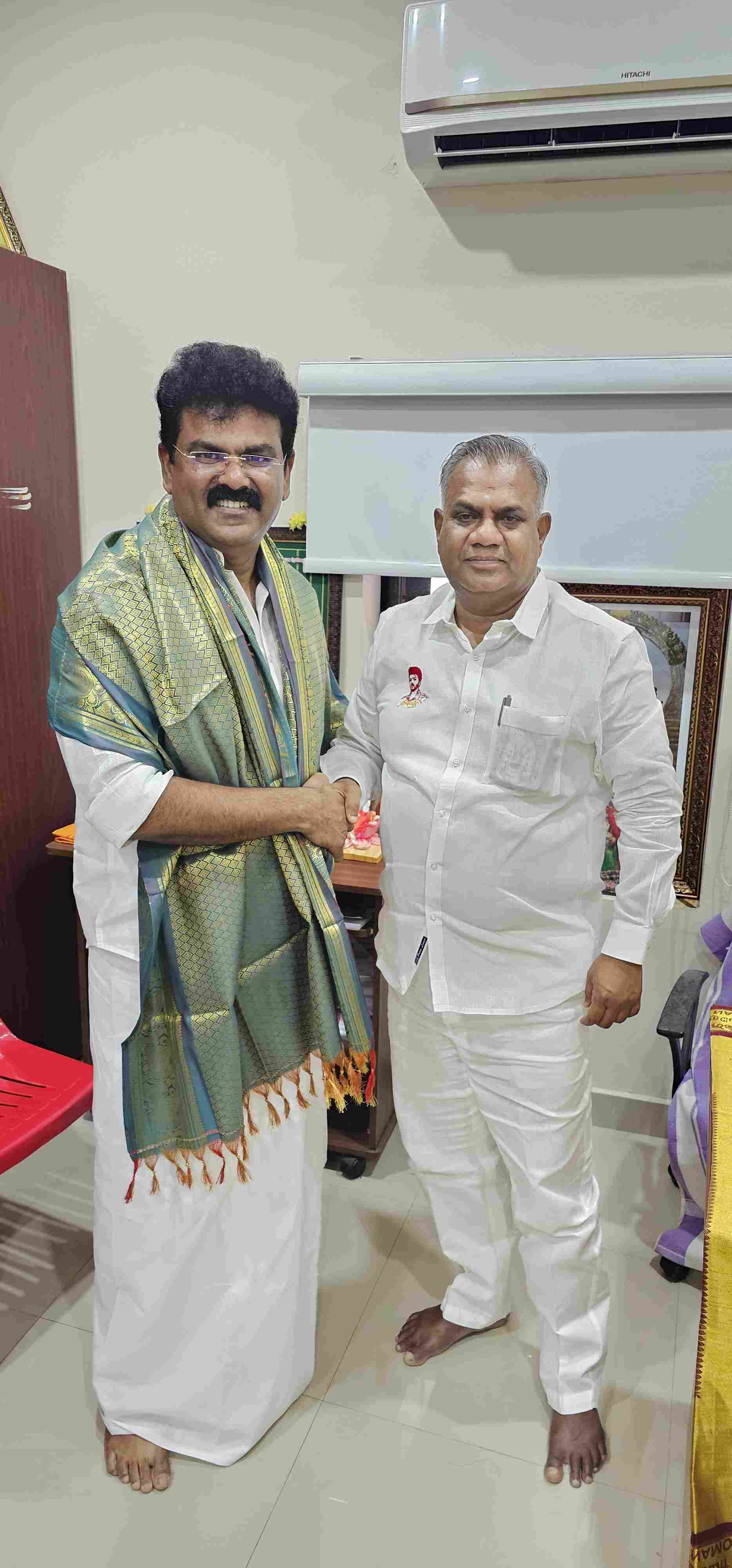 தவெகவில் இணைந்த நாம் தமிழர் கட்சி வெற்றிக்குமரன் 