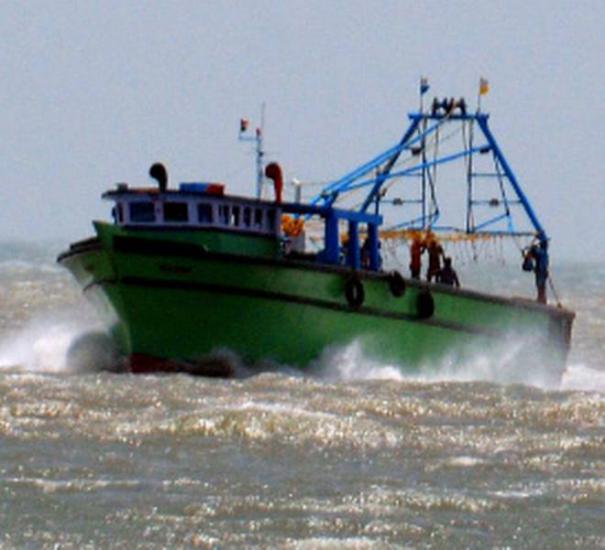 நடுக்கடலில் நாகை மீனவர்கள் 14 பேர் கைது
