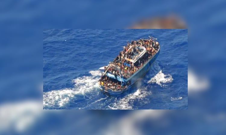 கடலில் படகு கவிழ்ந்து 100 பேரை காணவில்லை