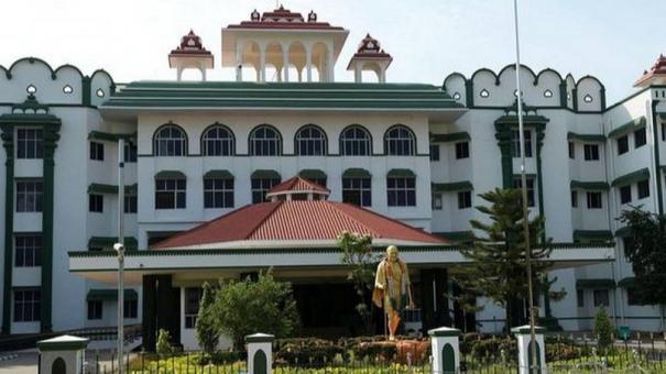 நீதிமன்ற வாசலில் போலீஸ்காரர் தற்கொலை