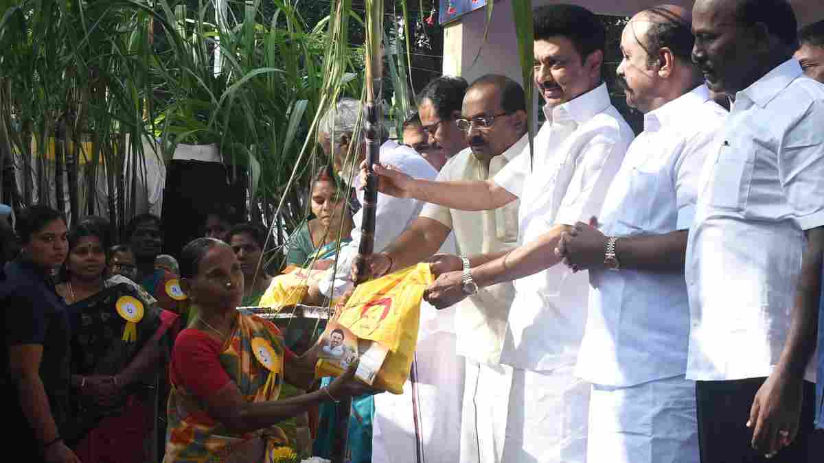 மறக்காதீங்க...ரேஷன் கடைகளில் ரூ.3 ஆயிரம் ரொக்கம் இன்று முதல் விநியோகம்!