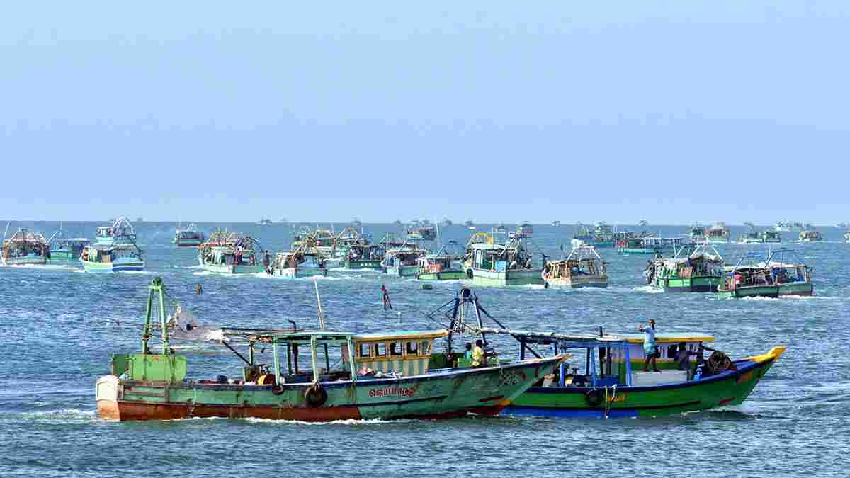 ராமேஸ்வரம் மீனவர்கள் 10 பேரை கைது செய்த இலங்கை கடற்படை!