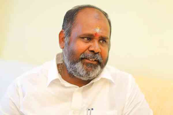  தமிழக முதல்வரின் பகல் கனவை மக்கள் தகர்த்தெறிவார்கள்: ஆர்.பி.உதயகுமார் நம்பிக்கை!