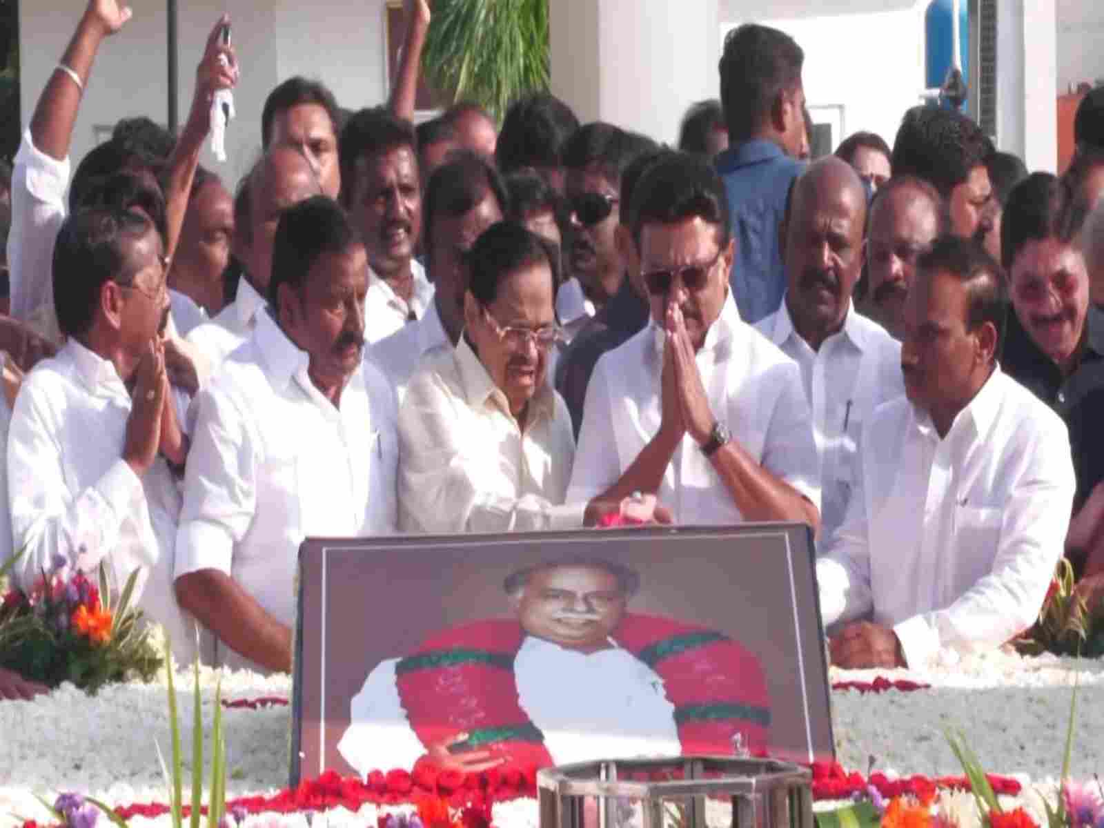அண்ணாவின் 57-வது நினைவு தினம்-  முதலமைச்சர் மு.க.ஸ்டாலின் மரியாதை 