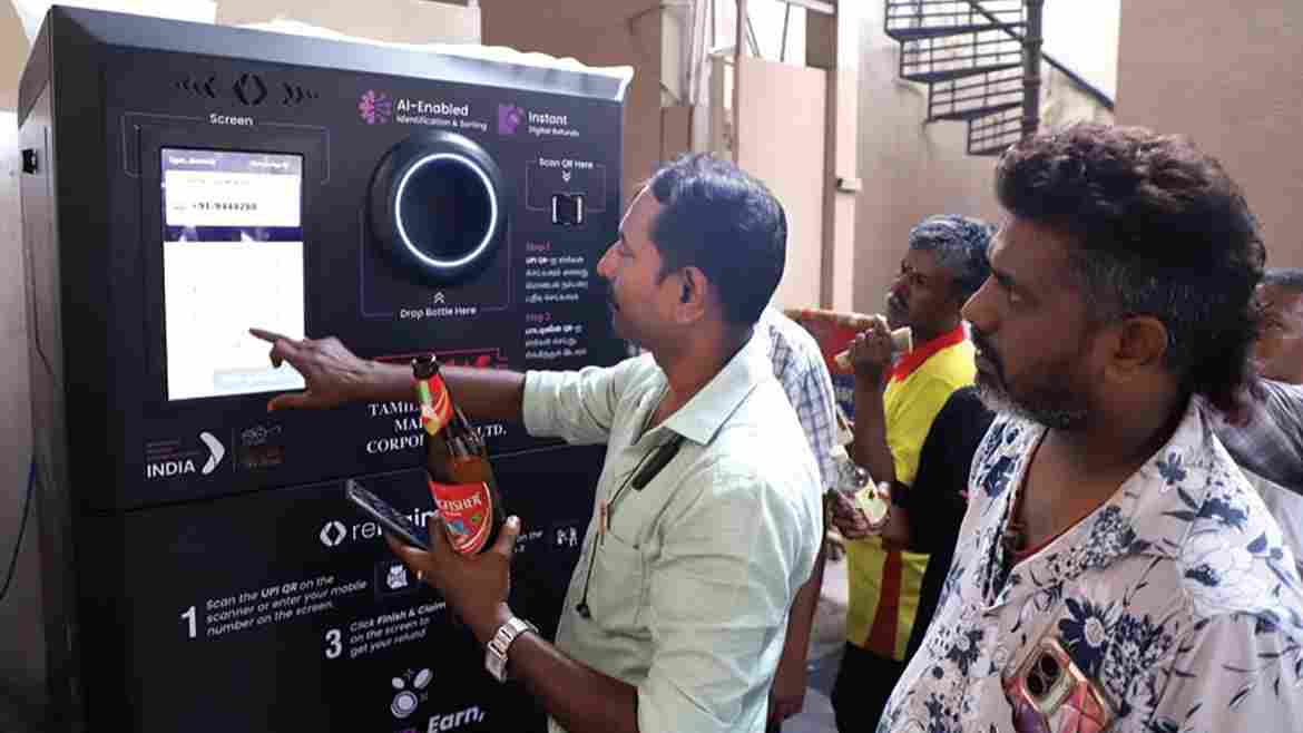 காலி மது பாட்டில்களை திரும்பப் பெற இயந்திரத்தை பயன்படுத்த திட்டம்: டாஸ்மாக் அதிகாரிகள் தகவல்