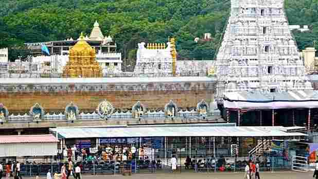 திருப்பதியில் பக்தர்கள் குவிந்தனர்- 24 மணி நேரம் காத்திருந்து சாமி தரிசனம்: